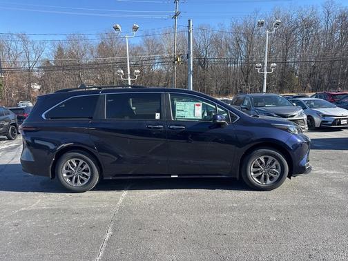 2026 Toyota Sienna XLE