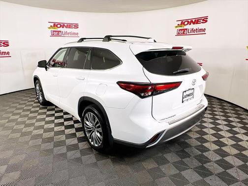 2022 Toyota Highlander Platinum