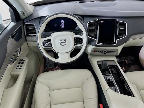 2025 Volvo XC90 B6 Plus 7-Seater