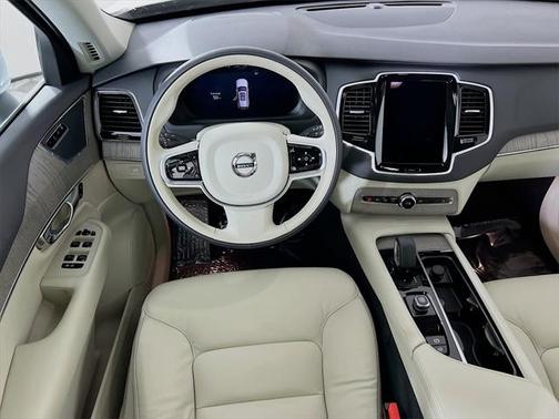 2025 Volvo XC90 B6 Plus 7-Seater