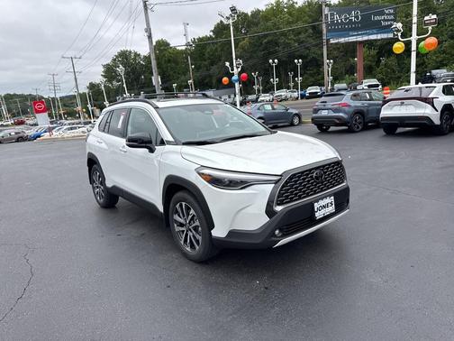 2025 Toyota Corolla Cross XLE