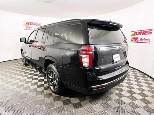 2022 Chevrolet Suburban 4WD Z71