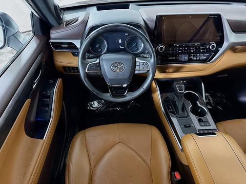 Blizzard Pearl 2021 Toyota Highlander Hybrid Platinum