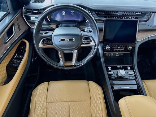 2022 Jeep Grand Cherokee Summit