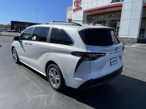 2025 Toyota Sienna XLE 7 Passenger