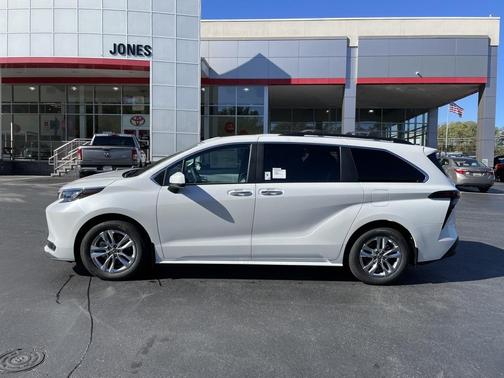 2025 Toyota Sienna XLE 7 Passenger