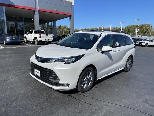 2025 Toyota Sienna XLE 7 Passenger