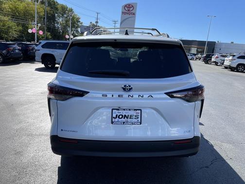 2025 Toyota Sienna XLE 7 Passenger