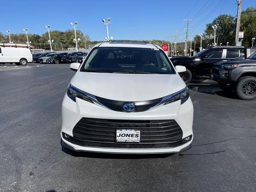 2025 Toyota Sienna XLE 7 Passenger