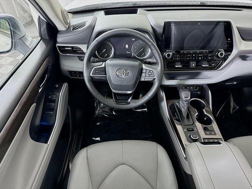 Wind Chill Pearl 2022 Toyota Highlander Platinum