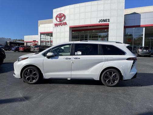 2025 Toyota Sienna Platinum 7 Passenger