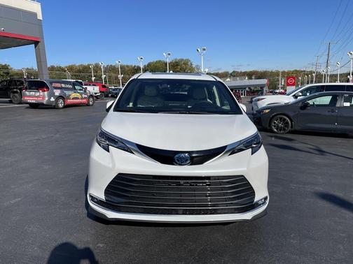 2025 Toyota Sienna Platinum 7 Passenger