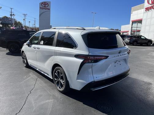 2025 Toyota Sienna Platinum 7 Passenger