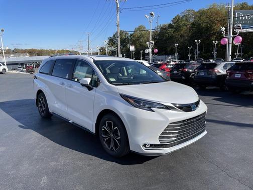 2025 Toyota Sienna Platinum 7 Passenger