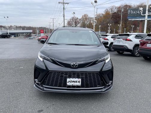 2026 Toyota Sienna XSE 7 Passenger