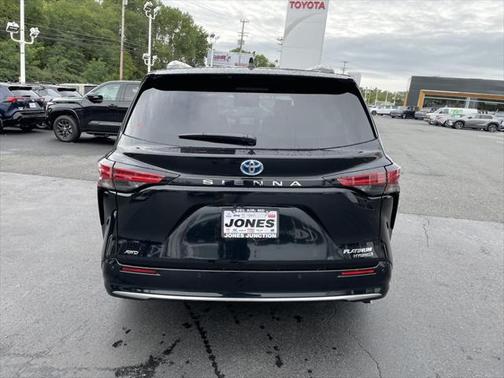 2024 Toyota Sienna Platinum