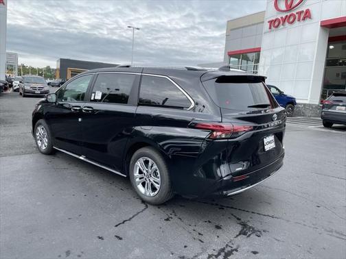2024 Toyota Sienna Platinum