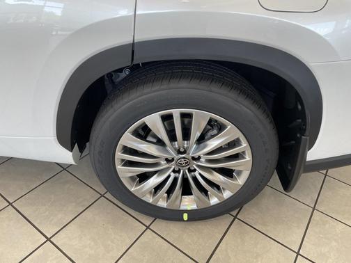 2025 Toyota Highlander Platinum