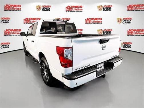 2023 Nissan Titan SV