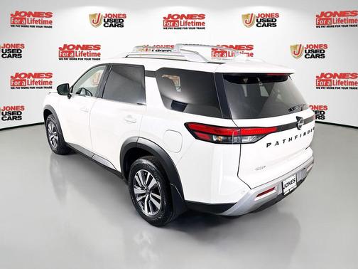 Pearl White Tricoat 2023 Nissan Pathfinder SL 4WD