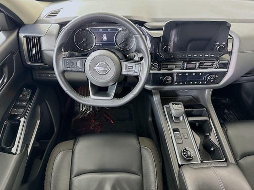 Pearl White Tricoat 2023 Nissan Pathfinder SL 4WD