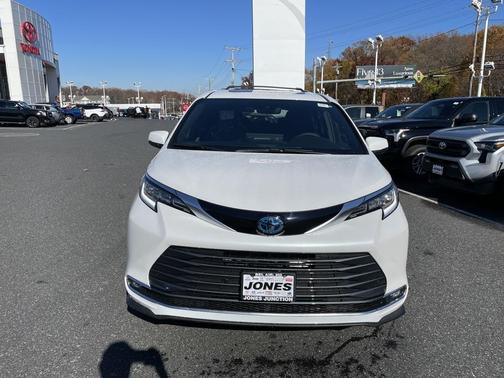 2025 Toyota Sienna Limited