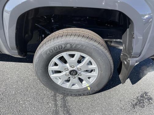 2025 Toyota Tacoma SR5