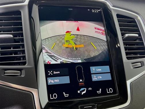 2021 Volvo XC90 T6 Momentum