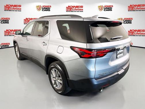 Sterling Gray Metallic 2023 Chevrolet Traverse LT Cloth