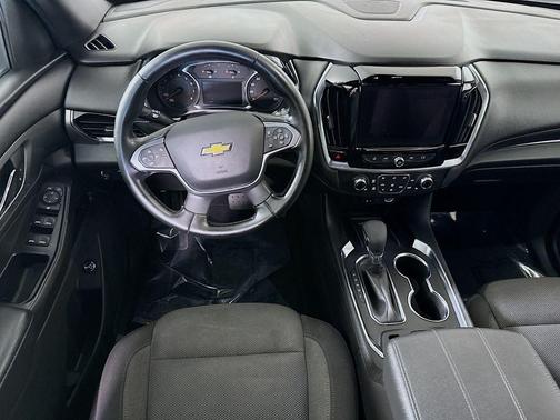 Sterling Gray Metallic 2023 Chevrolet Traverse LT Cloth