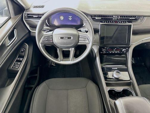 Silver Zynith 2023 Jeep Grand Cherokee Laredo