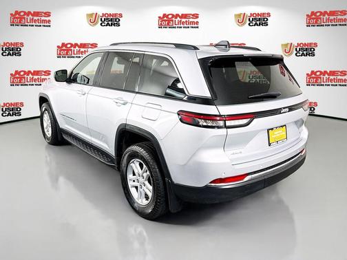 Silver Zynith 2023 Jeep Grand Cherokee Laredo