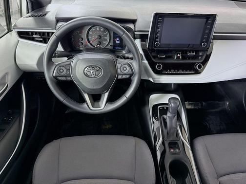Super White 2020 Toyota Corolla SE