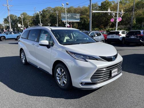 2025 Toyota Sienna Limited 7-Passenger
