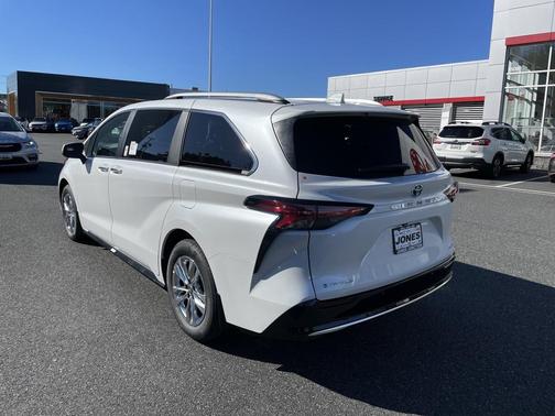 2025 Toyota Sienna Limited 7-Passenger