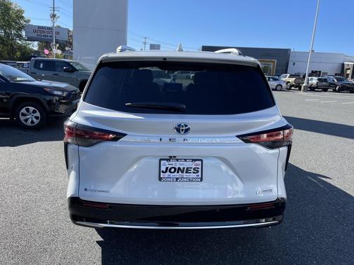 2025 Toyota Sienna Limited 7-Passenger