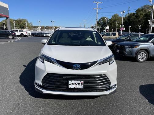 2025 Toyota Sienna Limited 7-Passenger