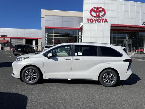 2025 Toyota Sienna Limited 7-Passenger