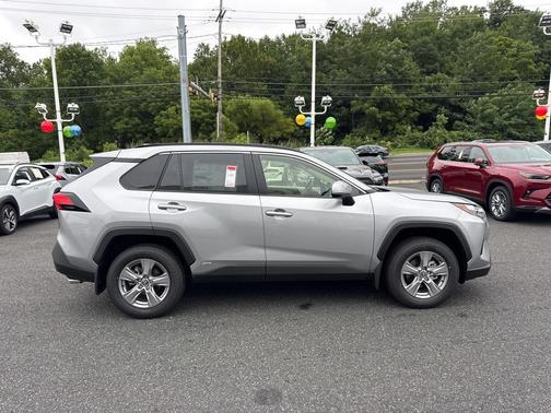 2025 Toyota RAV4 Hybrid XLE