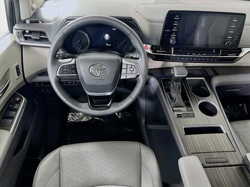 2022 Toyota Sienna Limited 7-Passenger