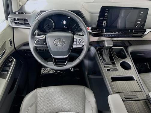 2022 Toyota Sienna Limited 7-Passenger