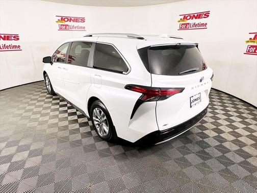 2022 Toyota Sienna Limited 7-Passenger