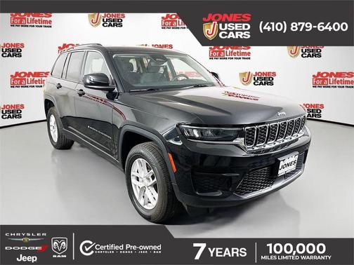 Diamond Black Crystal Pearlcoat 2023 Jeep Grand Cherokee Laredo