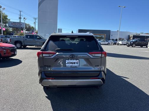 2025 Toyota RAV4 Hybrid SE