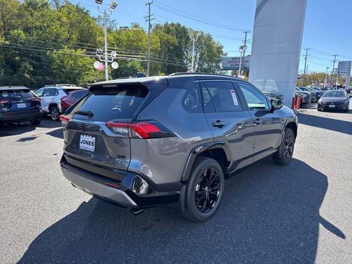 2025 Toyota RAV4 Hybrid SE