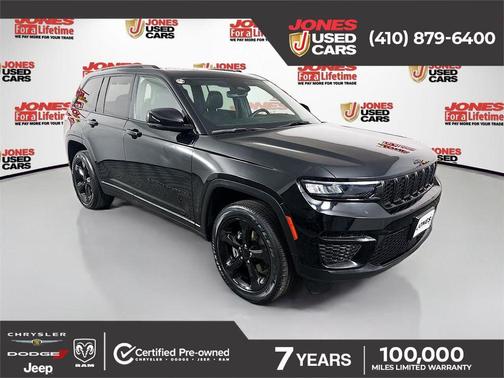 Diamond Black Crystal Pearlcoat 2023 Jeep Grand Cherokee Altitude