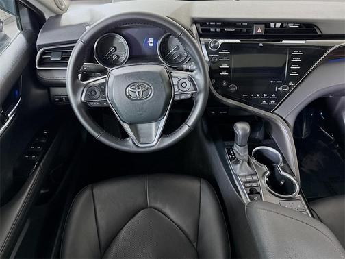 2020 Toyota Camry Hybrid XLE