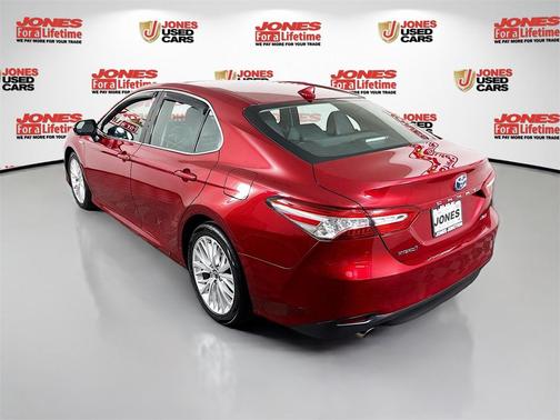 2020 Toyota Camry Hybrid XLE