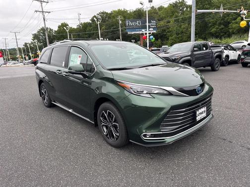 2025 Toyota Sienna Platinum 7 Passenger