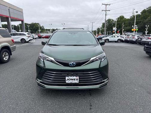2025 Toyota Sienna Platinum 7 Passenger